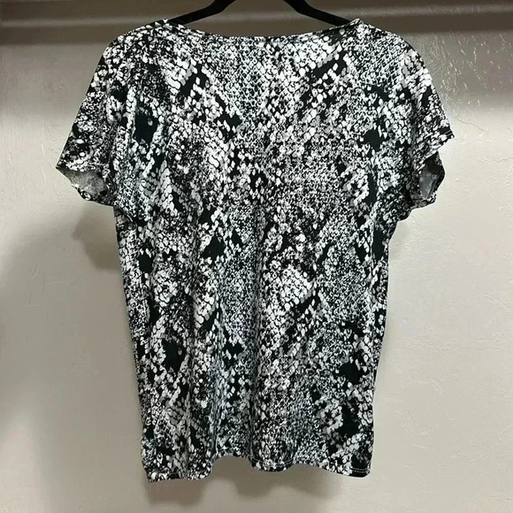 V-neck top - Picture 4 of 4